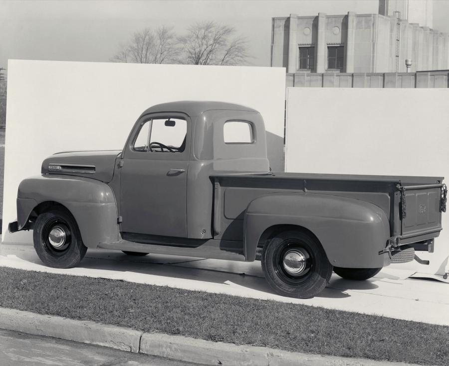  Ford F-1 Pickup Truck 1948 года  (фото 23 из 33)